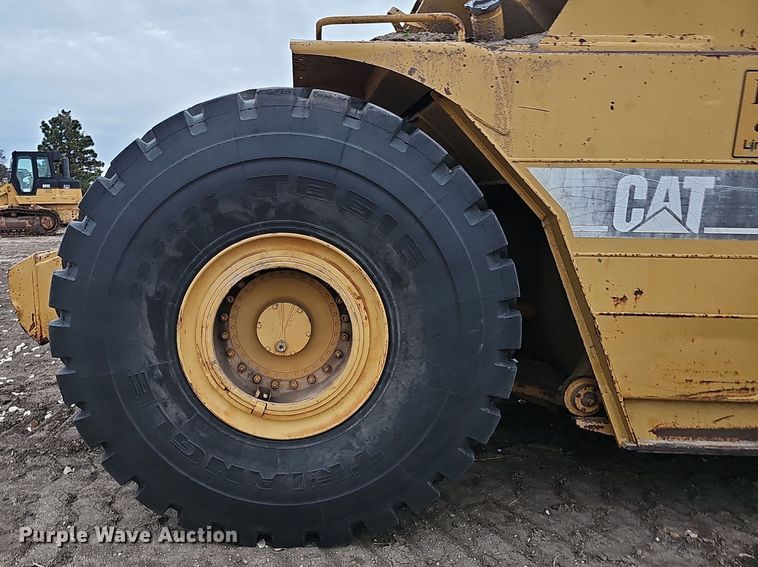 image for item DQ8477 2001 Caterpillar 615C Series II elevating scraper