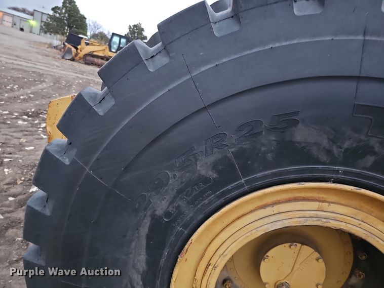 image for item DQ8477 2001 Caterpillar 615C Series II elevating scraper