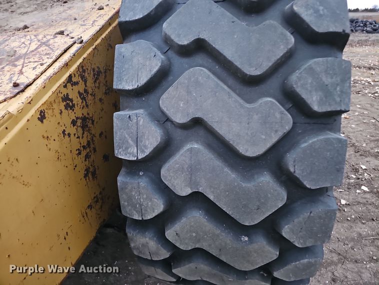 image for item DQ8477 2001 Caterpillar 615C Series II elevating scraper