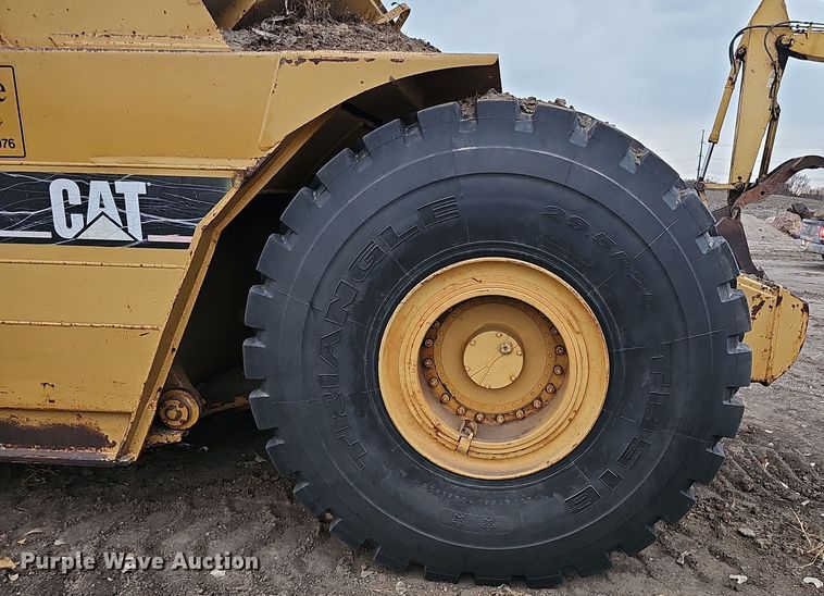 image for item DQ8477 2001 Caterpillar 615C Series II elevating scraper