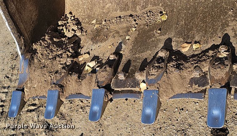 image for item DQ8479 2000 Caterpillar 963C track loader