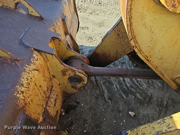 image for item DQ8479 2000 Caterpillar 963C track loader