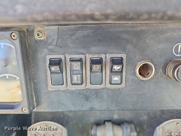 image for item DQ8479 2000 Caterpillar 963C track loader