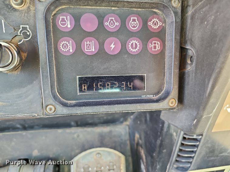 image for item DQ8479 2000 Caterpillar 963C track loader