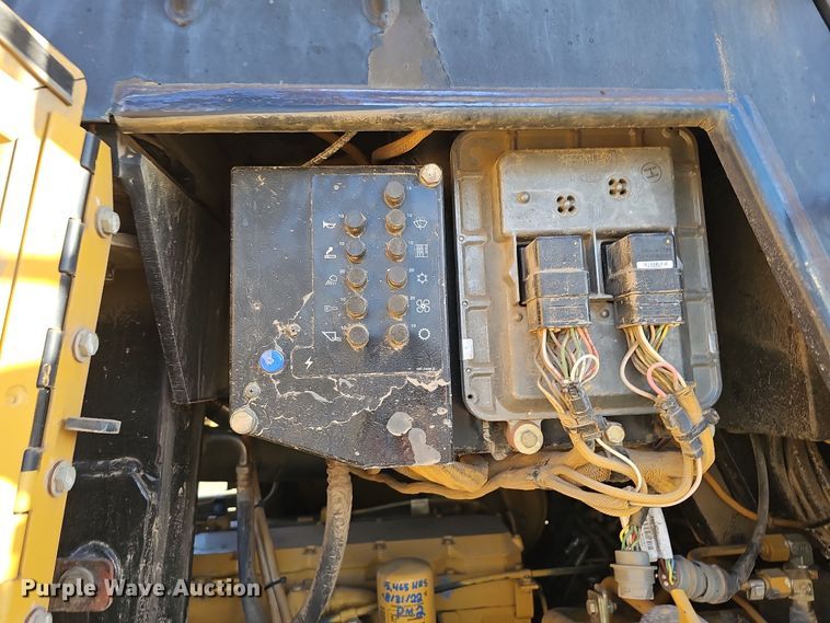 image for item DQ8479 2000 Caterpillar 963C track loader