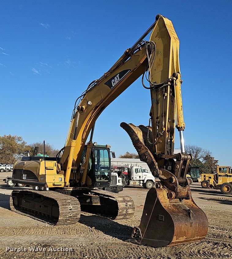 image for item DQ8481 2003 Caterpillar 330C excavator