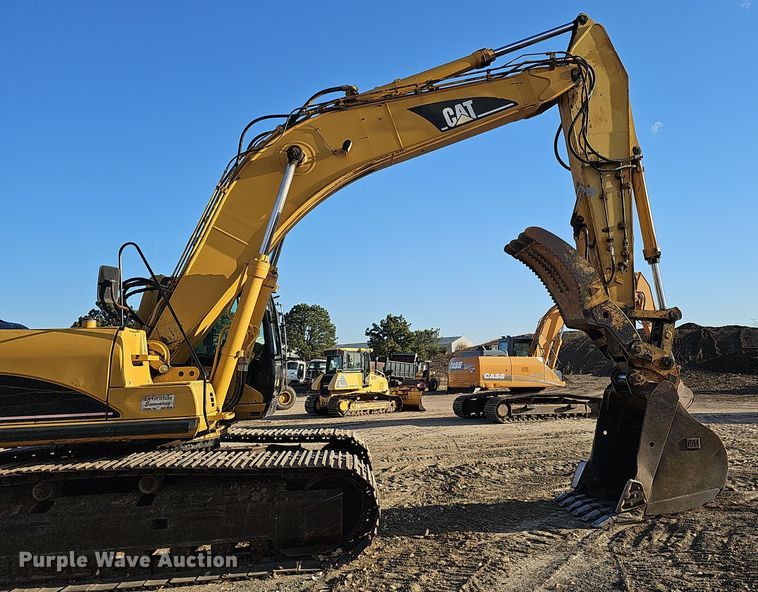 image for item DQ8481 2003 Caterpillar 330C excavator