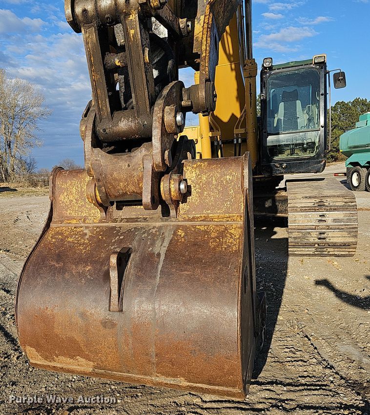 image for item DQ8481 2003 Caterpillar 330C excavator