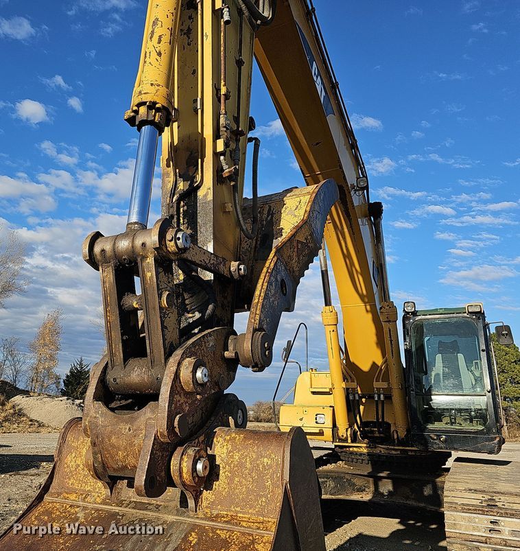 image for item DQ8481 2003 Caterpillar 330C excavator