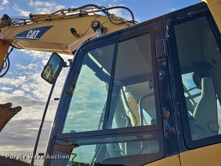 image for item DQ8481 2003 Caterpillar 330C excavator