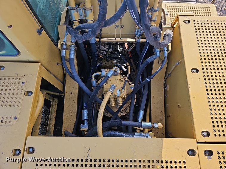 image for item DQ8481 2003 Caterpillar 330C excavator