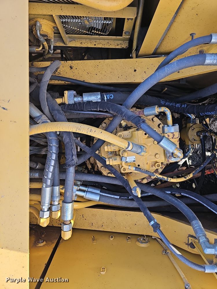 image for item DQ8481 2003 Caterpillar 330C excavator