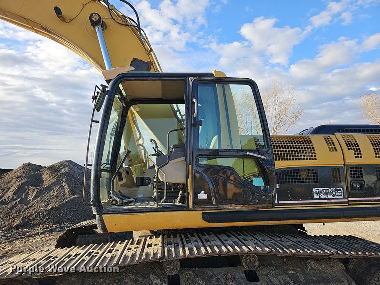 image for item DQ8481 2003 Caterpillar 330C excavator