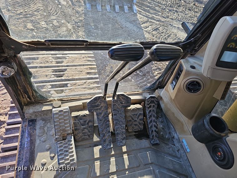 image for item DQ8481 2003 Caterpillar 330C excavator