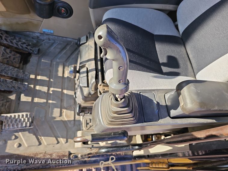 image for item DQ8481 2003 Caterpillar 330C excavator