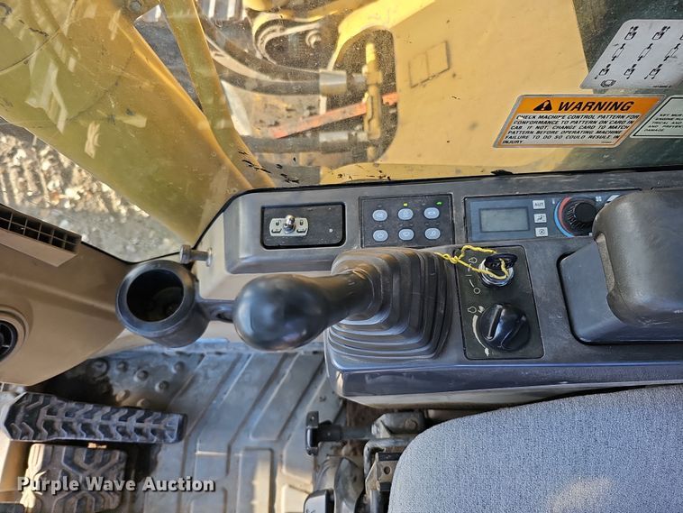 image for item DQ8481 2003 Caterpillar 330C excavator