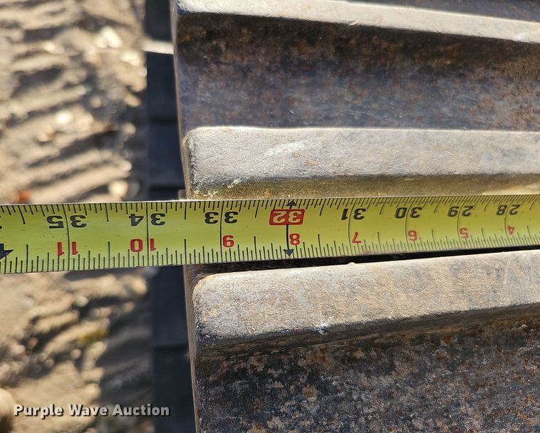 image for item DQ8481 2003 Caterpillar 330C excavator