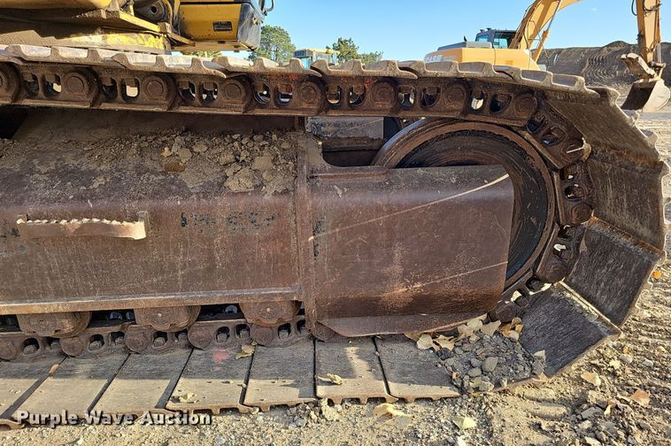 image for item DQ8481 2003 Caterpillar 330C excavator