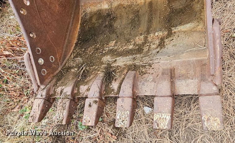 image for item DQ8481 2003 Caterpillar 330C excavator