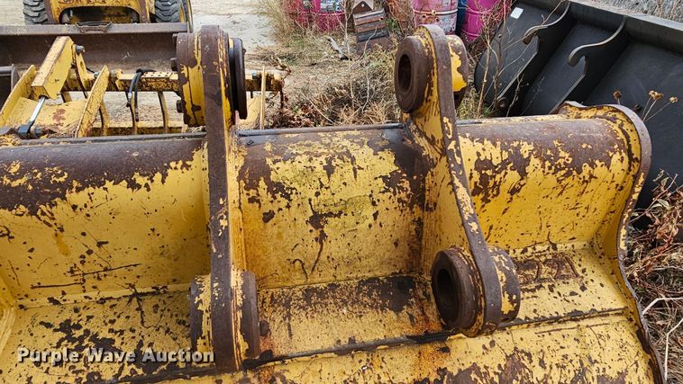 image for item DQ8481 2003 Caterpillar 330C excavator