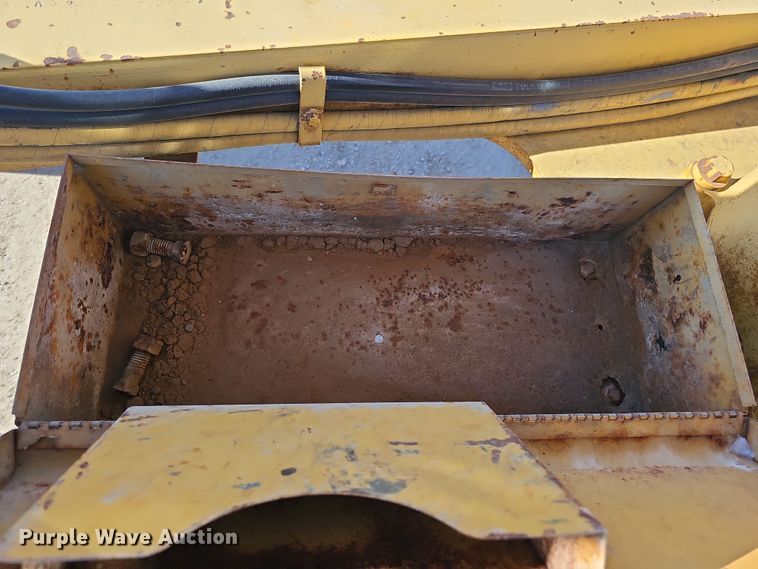 image for item DQ8485 1980 Caterpillar 140G motor grader