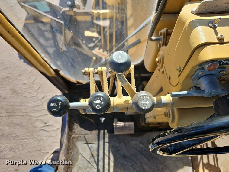 image for item DQ8485 1980 Caterpillar 140G motor grader