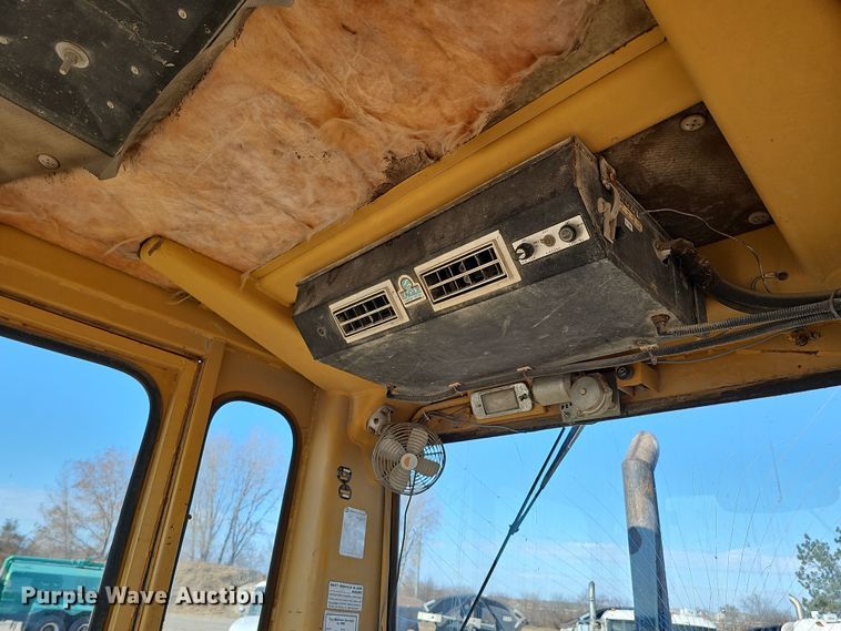 image for item DQ8485 1980 Caterpillar 140G motor grader