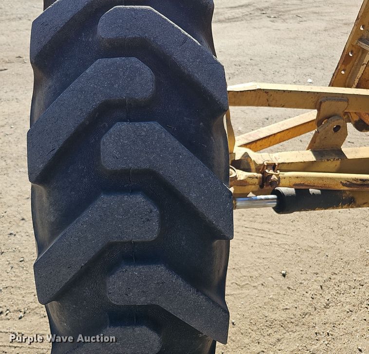 image for item DQ8485 1980 Caterpillar 140G motor grader