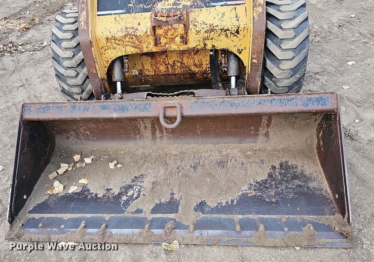 image for item DQ8487 2003 Caterpillar 246 skid steer loader