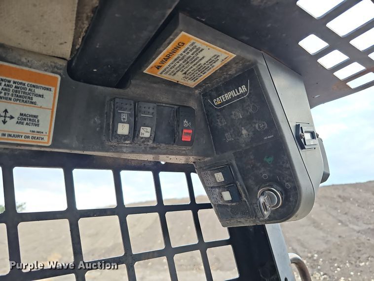 image for item DQ8487 2003 Caterpillar 246 skid steer loader