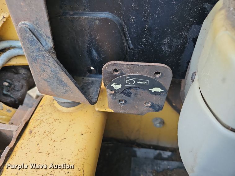 image for item DQ8487 2003 Caterpillar 246 skid steer loader