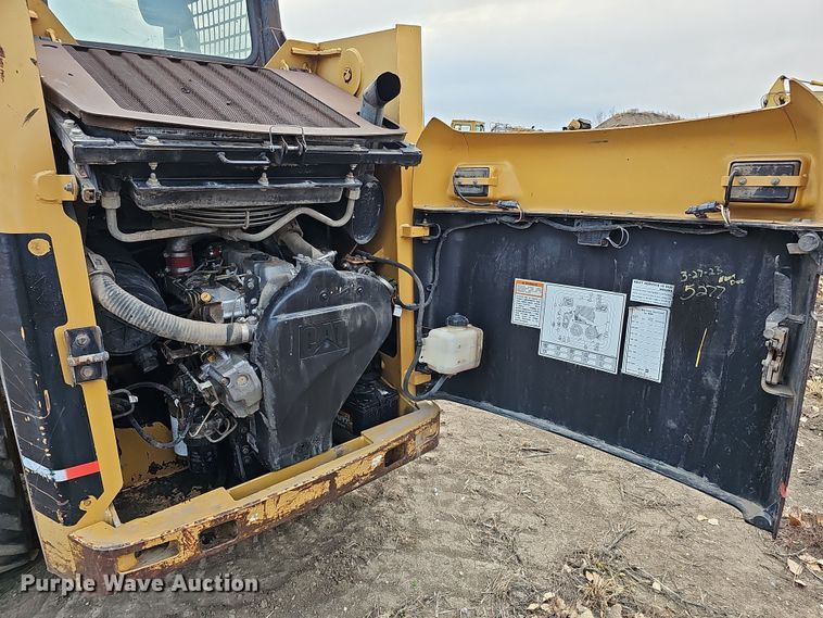 image for item DQ8487 2003 Caterpillar 246 skid steer loader