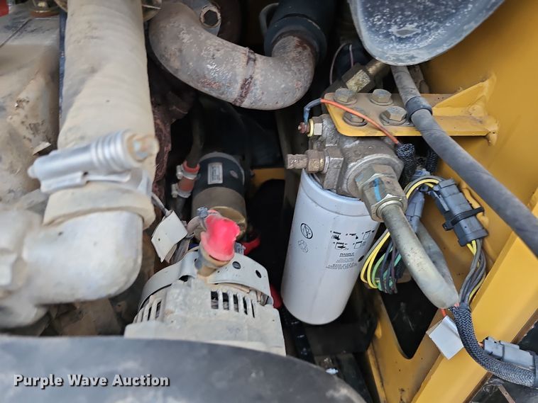 image for item DQ8487 2003 Caterpillar 246 skid steer loader