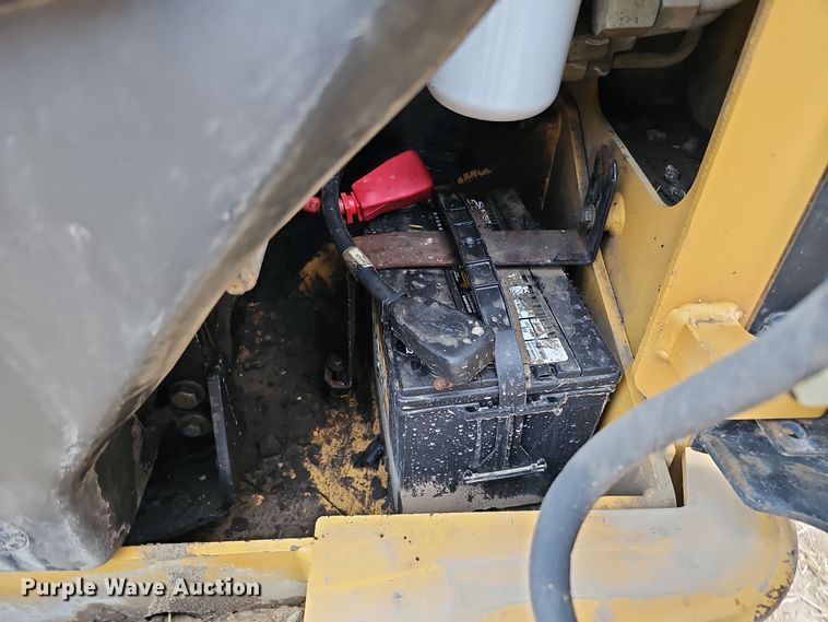 image for item DQ8487 2003 Caterpillar 246 skid steer loader