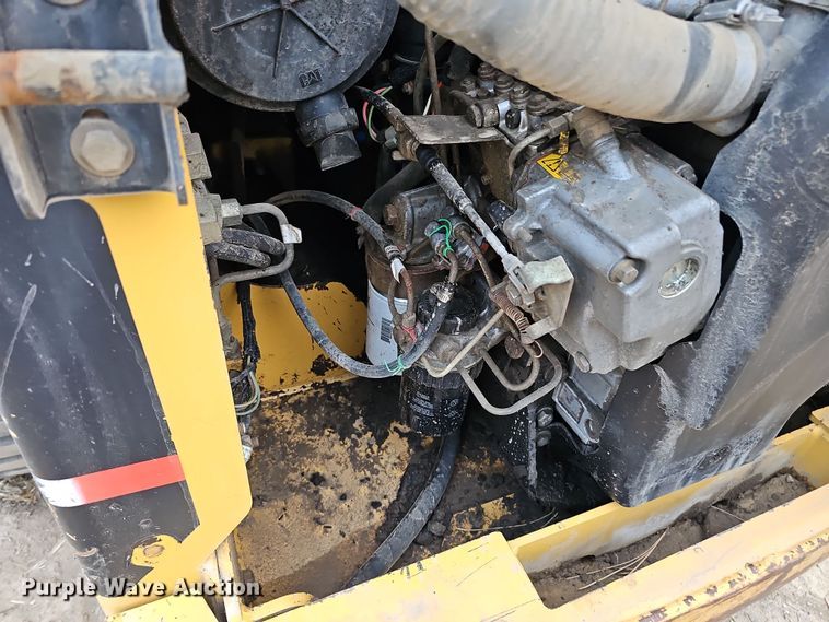 image for item DQ8487 2003 Caterpillar 246 skid steer loader