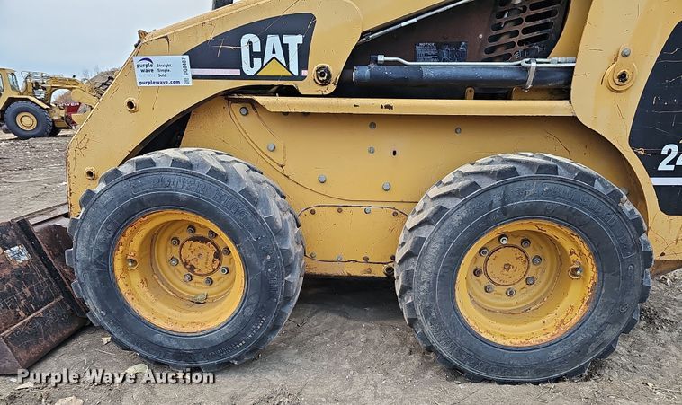 image for item DQ8487 2003 Caterpillar 246 skid steer loader