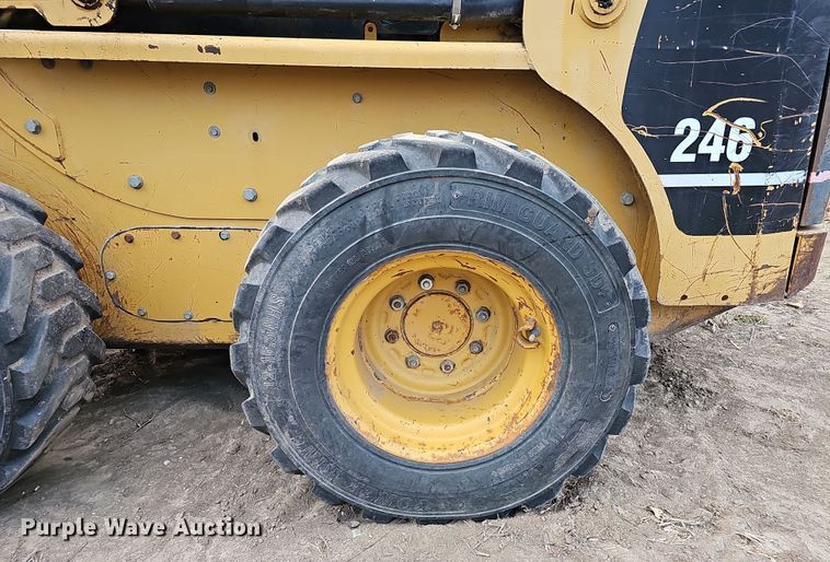 image for item DQ8487 2003 Caterpillar 246 skid steer loader