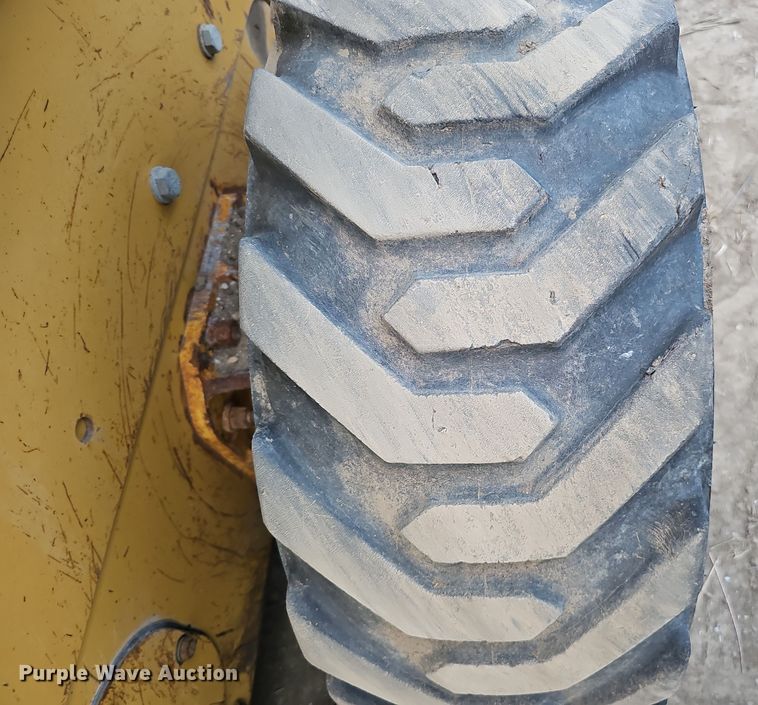 image for item DQ8487 2003 Caterpillar 246 skid steer loader