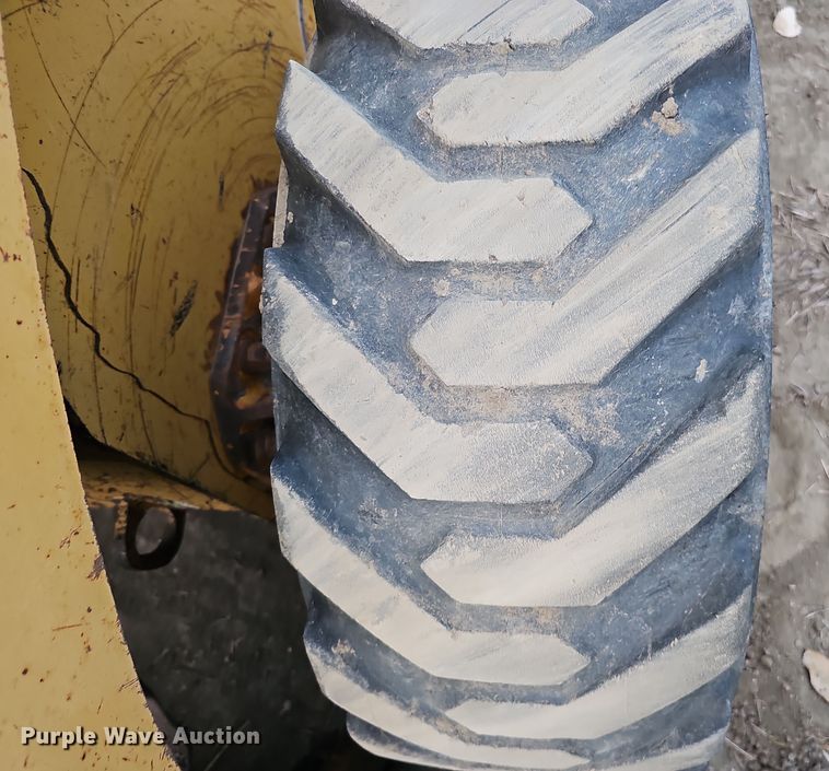 image for item DQ8487 2003 Caterpillar 246 skid steer loader