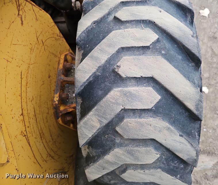 image for item DQ8487 2003 Caterpillar 246 skid steer loader