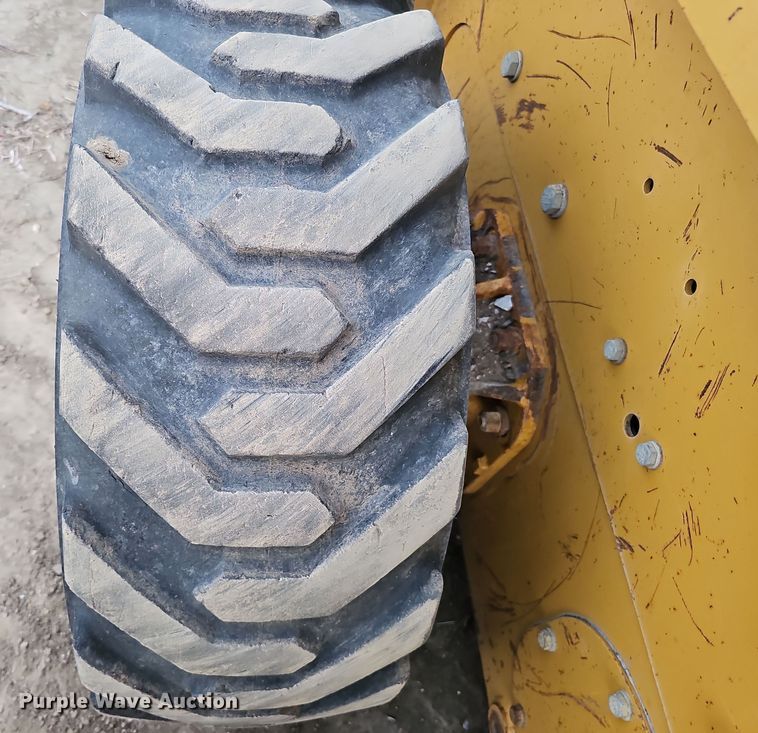 image for item DQ8487 2003 Caterpillar 246 skid steer loader