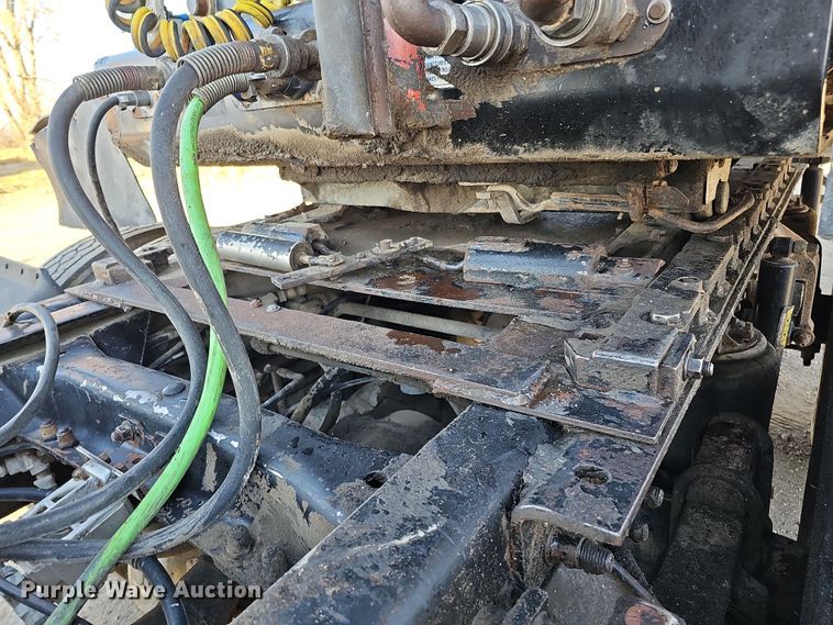 image for item IO9749 2001 Mack CX613 Vision  semi truck