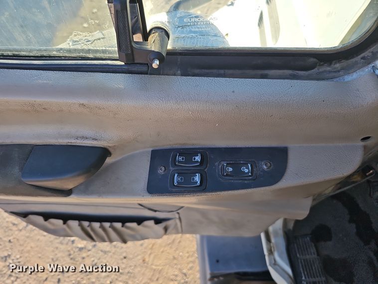 image for item IO9749 2001 Mack CX613 Vision  semi truck