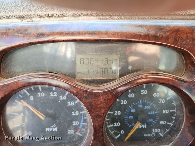 image for item IO9749 2001 Mack CX613 Vision  semi truck