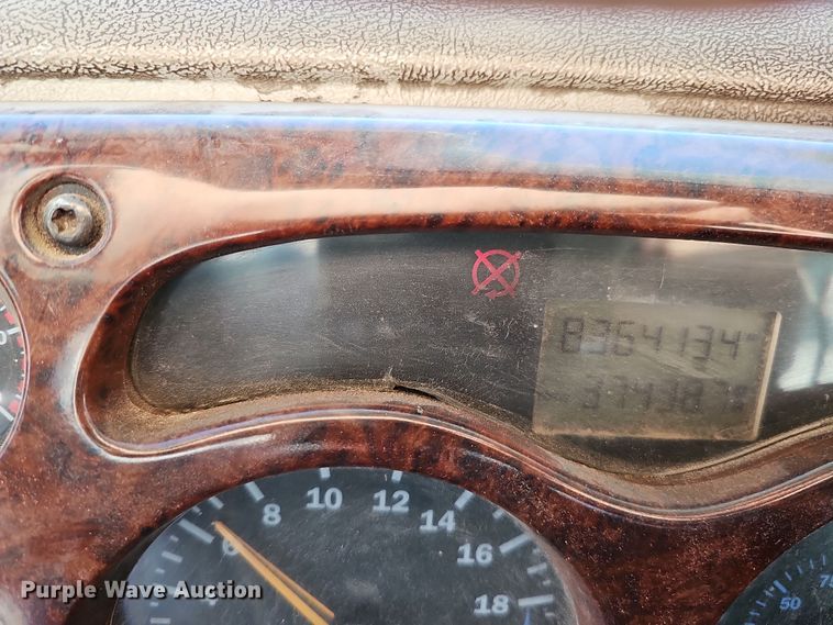 image for item IO9749 2001 Mack CX613 Vision  semi truck