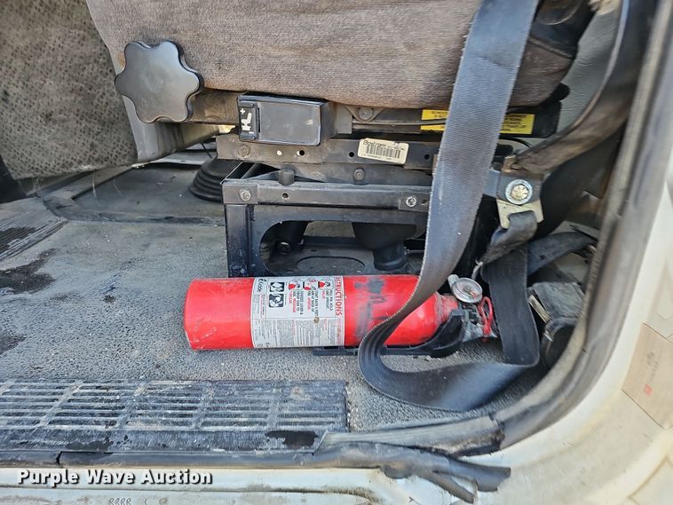 image for item IO9749 2001 Mack CX613 Vision  semi truck