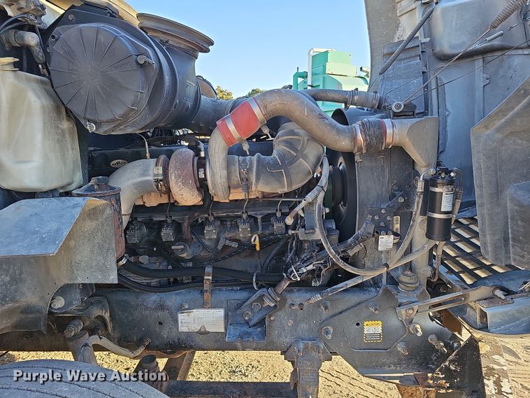 image for item IO9749 2001 Mack CX613 Vision  semi truck