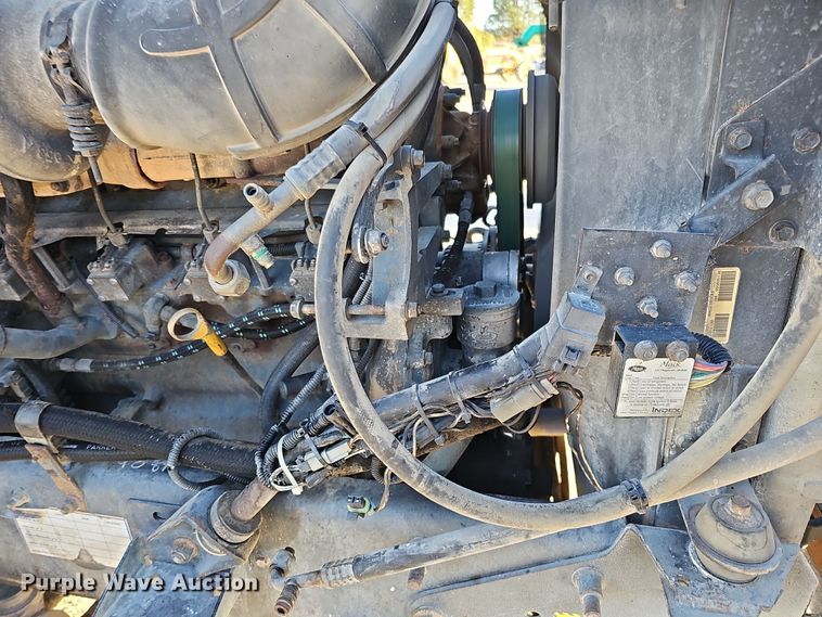 image for item IO9749 2001 Mack CX613 Vision  semi truck