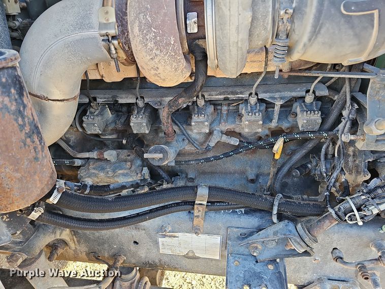 image for item IO9749 2001 Mack CX613 Vision  semi truck