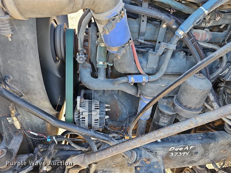 image for item IO9749 2001 Mack CX613 Vision  semi truck